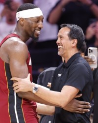 狗子28 app-致敬科比时也请尊重阿德巴约~美媒：科比也是打弱队&amp;有刷数据嫌疑